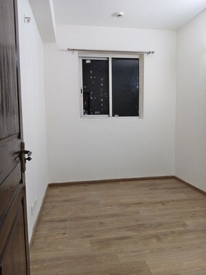 Room in 3.5 BHK Apartment at Lotus Panache, Sector 110 – for Rent