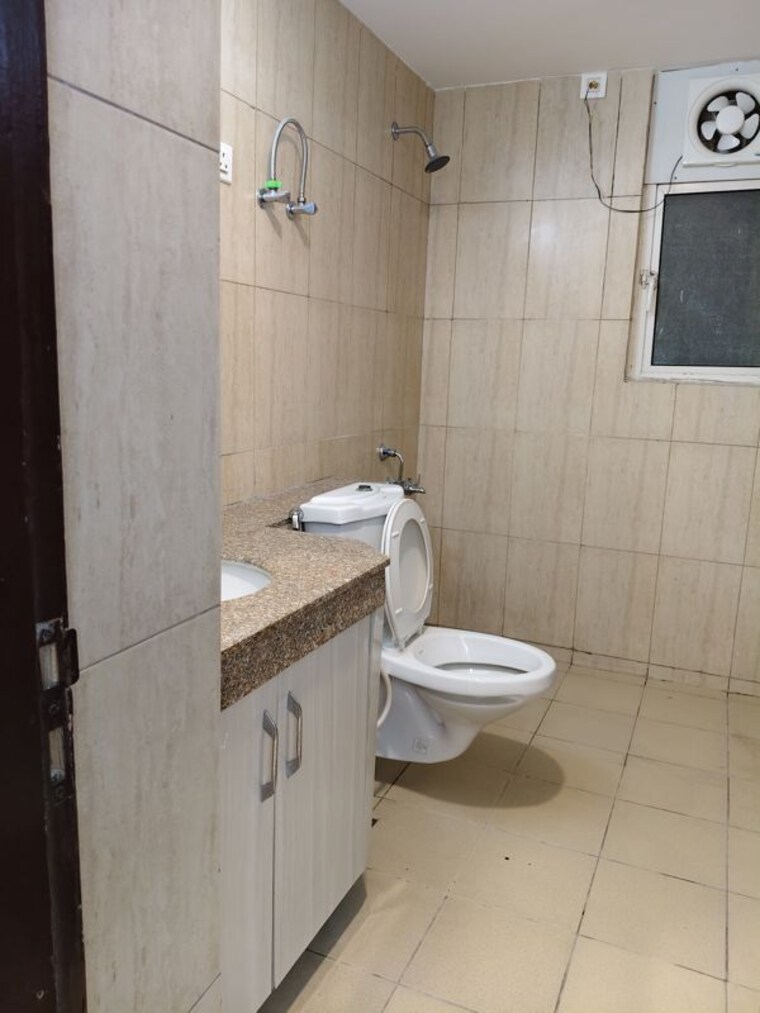 Bathroom, lotus-panache 3.5 Bedroom 2155 Sq.Ft. Apartment In Sector 110 Noida 10144406