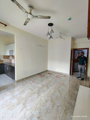 Room in 2 BHK Apartment at Amrapali Dream Valley, Tech Zone 4 Greater Noida – for Rent