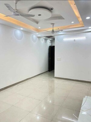 Room in 2 BHK Apartment at Panchsheel Greens, Sector 16 Greater Noida – for Rent