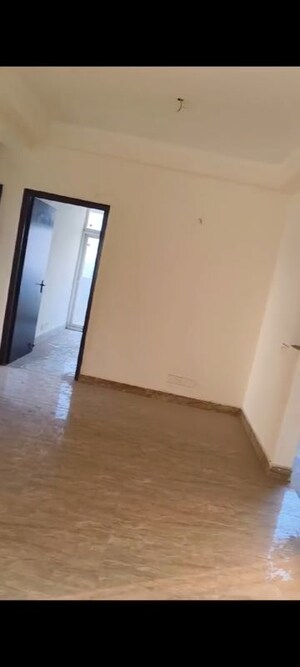 Room in 3 BHK Apartment at Amrapali Silicon City, Sector 76 – for Sale