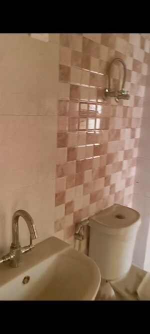 Bathroom in 3 BHK Apartment at Amrapali Silicon City, Sector 76 – for Sale