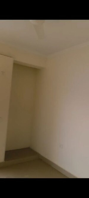 Room in 3 BHK Apartment at Amrapali Silicon City, Sector 76 – for Sale