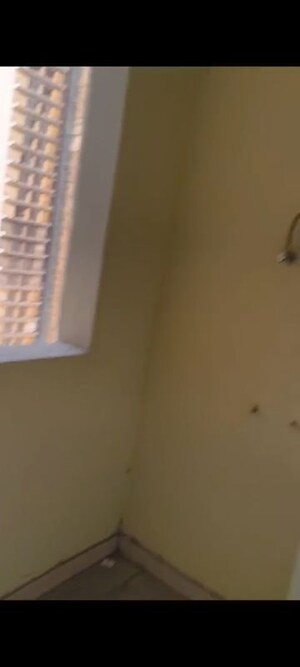 Furnished Amenities in 3 BHK Apartment at Amrapali Silicon City, Sector 76 – for Sale