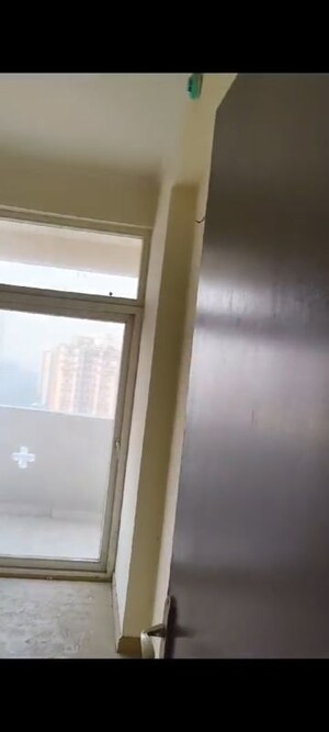 Room in 3 BHK Apartment at Amrapali Silicon City, Sector 76 – for Sale