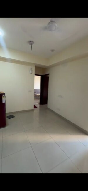 Room in 2 BHK Apartment at Panchsheel Greens, Sector 16 Greater Noida – for Rent