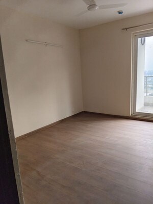Room in 4 BHK Apartment at Lotus Panache, Sector 110 – for Rent