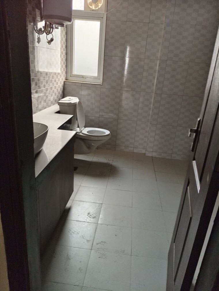 Bathroom, lotus-panache 4 Bedroom 2795 Sq.Ft. Apartment In Sector 110 Noida 10144443