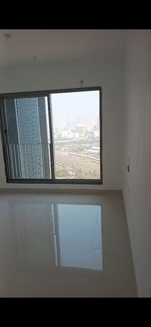 Room in 3 BHK Apartment at Sunteck City Avenue 4, Goregaon West – for Sale