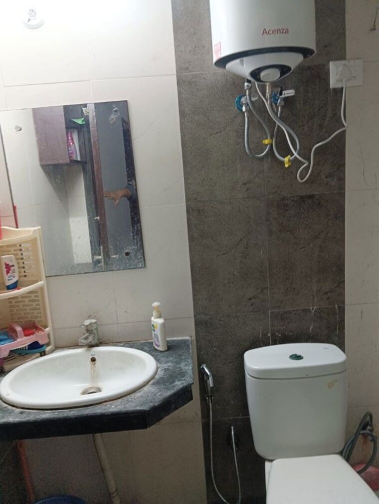 Bathroom, nimbus-the-hyde-park 2.5 Bedroom 1080 Sq.Ft. Apartment In Sector 78 Noida 10144473