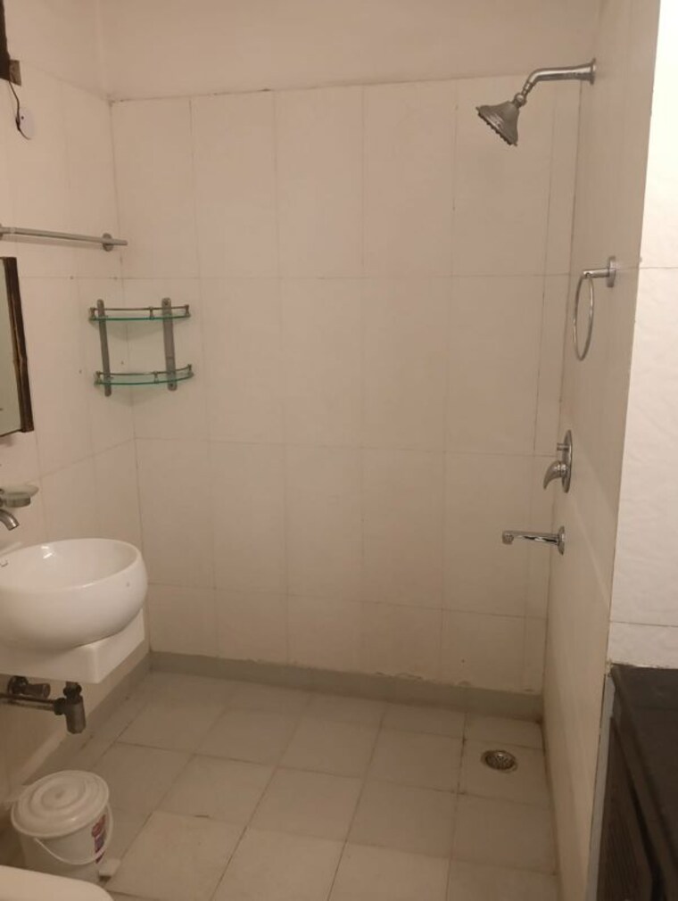 Bathroom, greater kailash ii 3 Bedroom 2250 Sq.Ft. Builder Floor In Greater Kailash ii Delhi 10144472