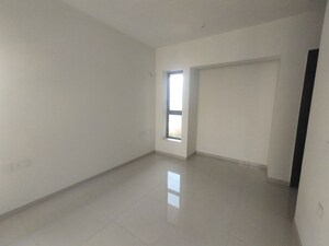 Room in 2 BHK Apartment at Hiranandani Estate, Ghodbunder Road – for Rent