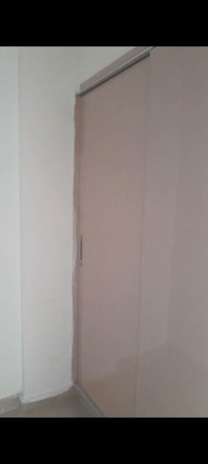 Furnished Amenities in 3.5 BHK Apartment at Amrapali Heartbeat City, Sector 107 – for Rent