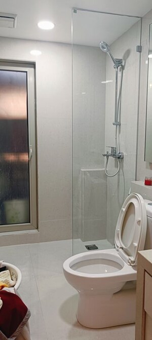 Bathroom in 2.5 BHK Apartment at Hiranandani Cardinal, Ghodbunder Road – for Sale