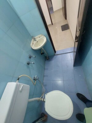 Bathroom in 1 BHK Apartment at Sarita Vihar – for Rent