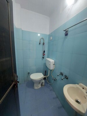 Bathroom in 1 BHK Apartment at Sarita Vihar – for Rent