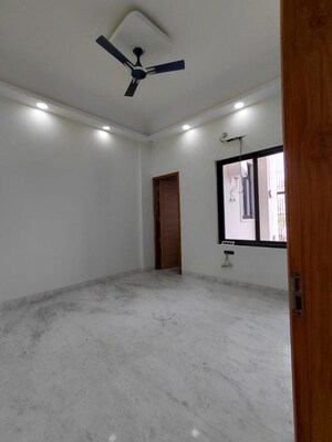 Room in 3 BHK Independent House at Sector 105 – for Rent