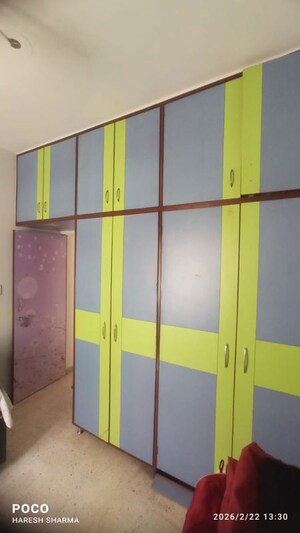 Room in 2 BHK Apartment at Krishna Nagar – for Sale