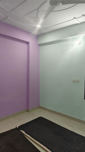 Room in 2 BHK Apartment at Sealdah – for Rent