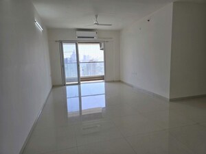 Room in 3 BHK Apartment at Runwal Nirvana, Parel – for Rent