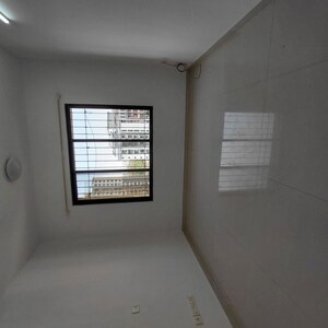 Room in 2 BHK Apartment at Lalani Grandeur, Goregaon East – for Sale