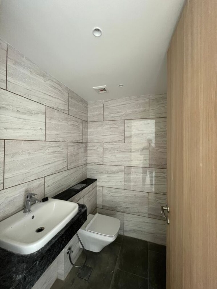 Bathroom, rustomjee-crown 4 Bedroom 2256 Sq.Ft. Apartment In Prabhadevi Mumbai 10144645