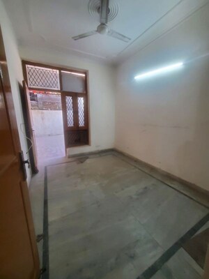 Room in 3 BHK Builder Floor at Green Fields Colony – for Rent