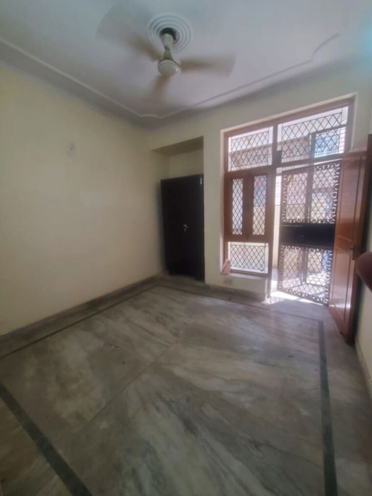 Room, green fields colony 3 Bedroom 1350 Sq.Ft. Builder Floor In Green Fields Colony Faridabad 10144740
