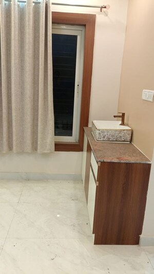 Room in 3 BHK Apartment at Sristi Plaza, Chinar Park – for Sale