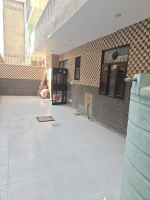 Parking in 2 BHK Builder Floor at Green Fields Colony – for Rent