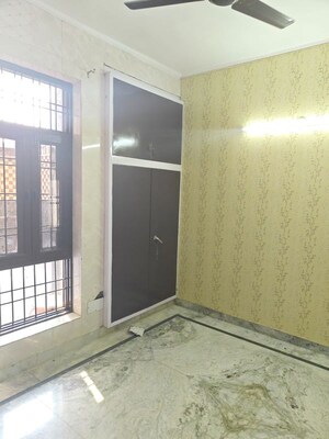 Room in 2 BHK Builder Floor at Green Fields Colony – for Rent