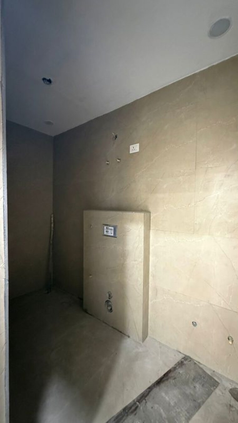 Bathroom, green fields colony 2 Bedroom 1000 Sq.Ft. Builder Floor In Green Fields Colony Faridabad 10144760