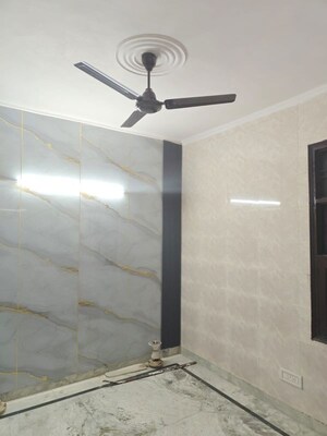 Room in 2 BHK Builder Floor at Green Fields Colony – for Rent