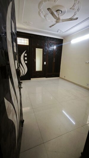 Room in 3 BHK Apartment at Dwarka – for Rent