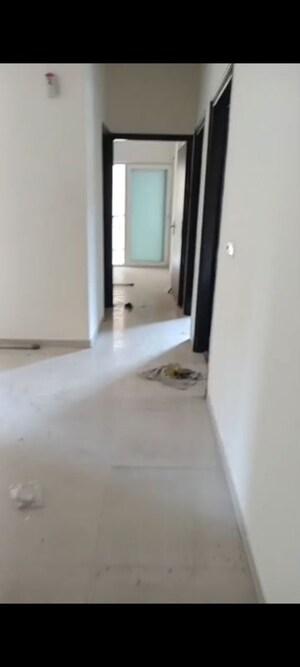 Room in 2.5 BHK Apartment at Apex Athena, Sector 75 – for Rent