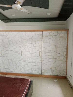 Room in 3 BHK Independent House at Sector 40 – for Rent