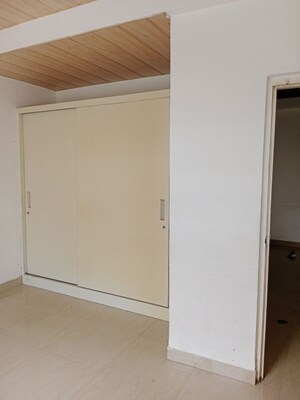 Room in 3 BHK Independent House at Sector 40 – for Rent