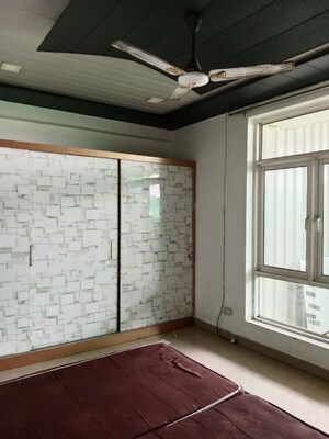 Room in 3 BHK Independent House at Sector 40 – for Rent