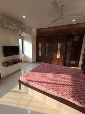 Master Bedroom in 3 BHK Apartment at Shree Krishna Heights Malad, Malad East – for Sale