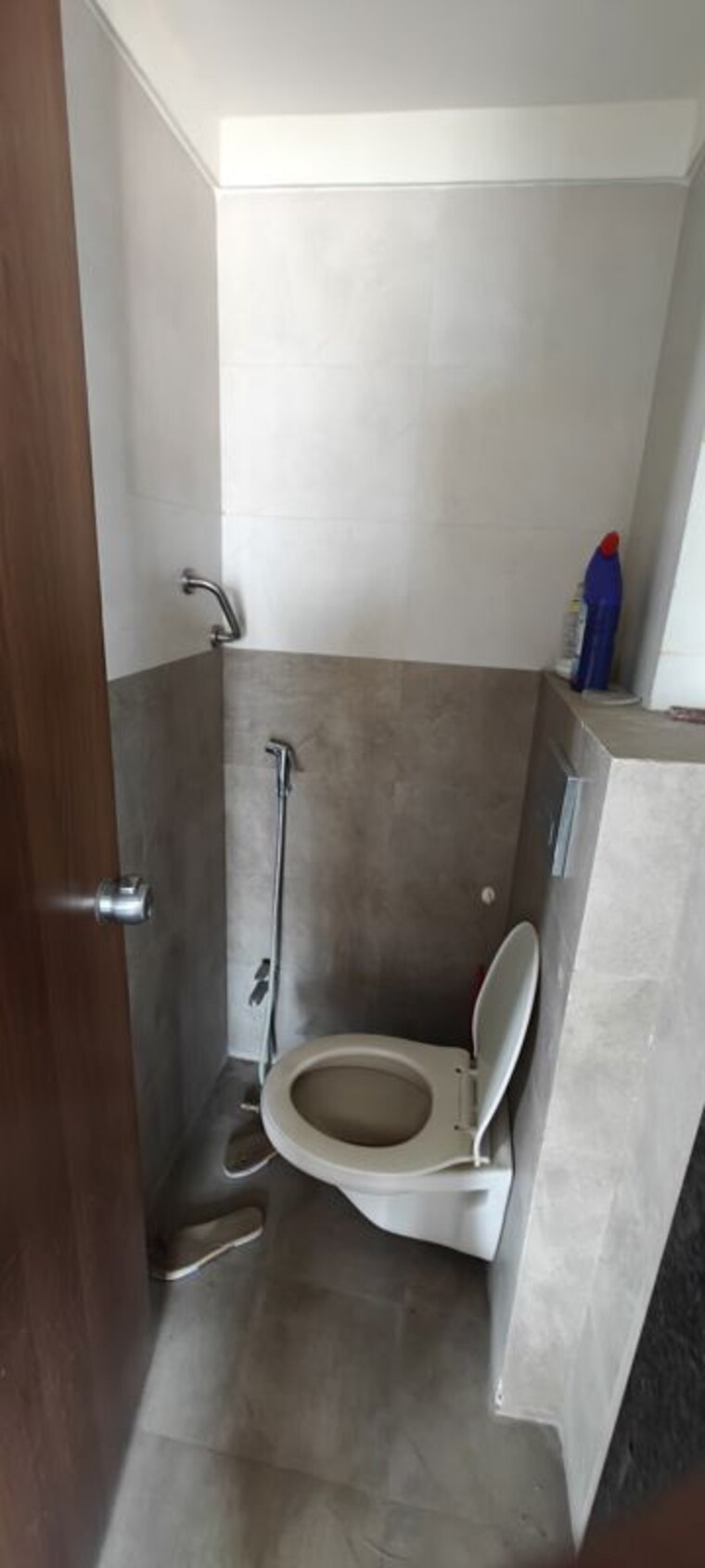 Bathroom, atrium-skyward 1.5 Bedroom 650 Sq.Ft. Apartment In Undri Pune 10144804