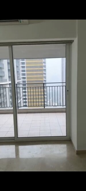 Room in 4 BHK Apartment at Godrej Woods, Sector 43 – for Rent