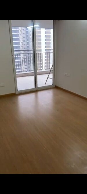 Room in 4 BHK Apartment at Godrej Woods, Sector 43 – for Rent