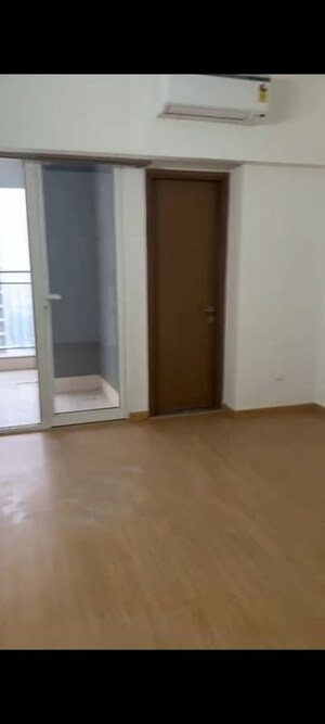 Room in 4 BHK Apartment at Godrej Woods, Sector 43 – for Rent