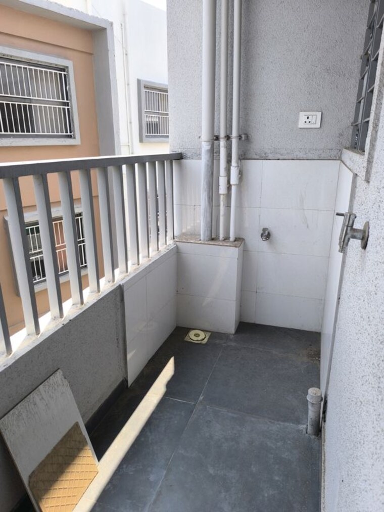 Balcony, 100 feet road 2 Bedroom 950 Sq.Ft. Apartment In 100 Feet Road Sangli 10144819