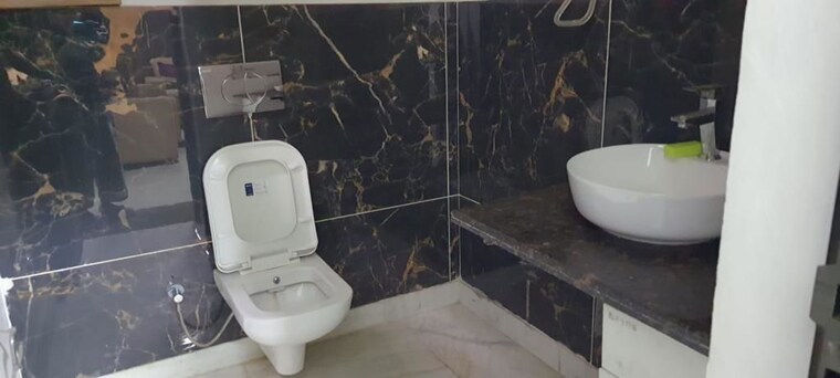 Bathroom, beta i greater noida 3.5 Bedroom 200 Sq.Mt. Builder Floor In Beta I Greater Noida Greater Noida 10144824