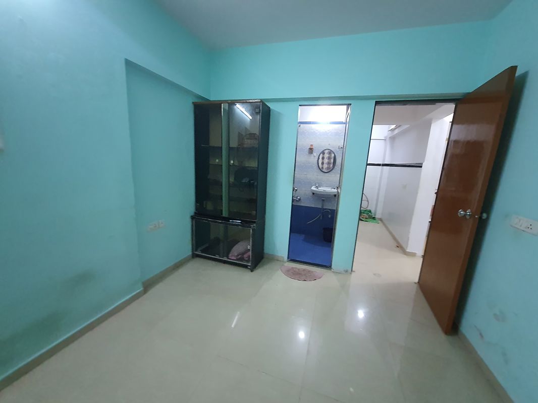 1 BHK + Pooja Room,Servant Room,Study Room,Extra Room,Basement,Store Room Apartment For Rent in Balaji Enclave Kandivali East