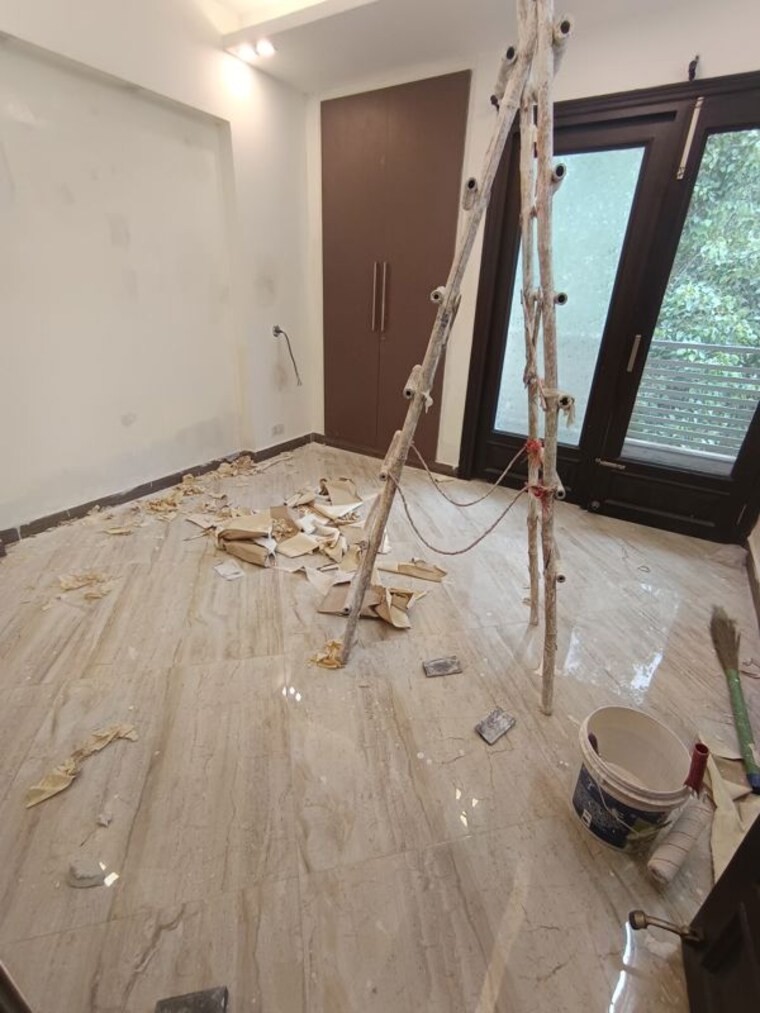Balcony, shivalik colony 3 Bedroom 200 Sq.Yd. Builder Floor In Shivalik Colony Delhi 10144866