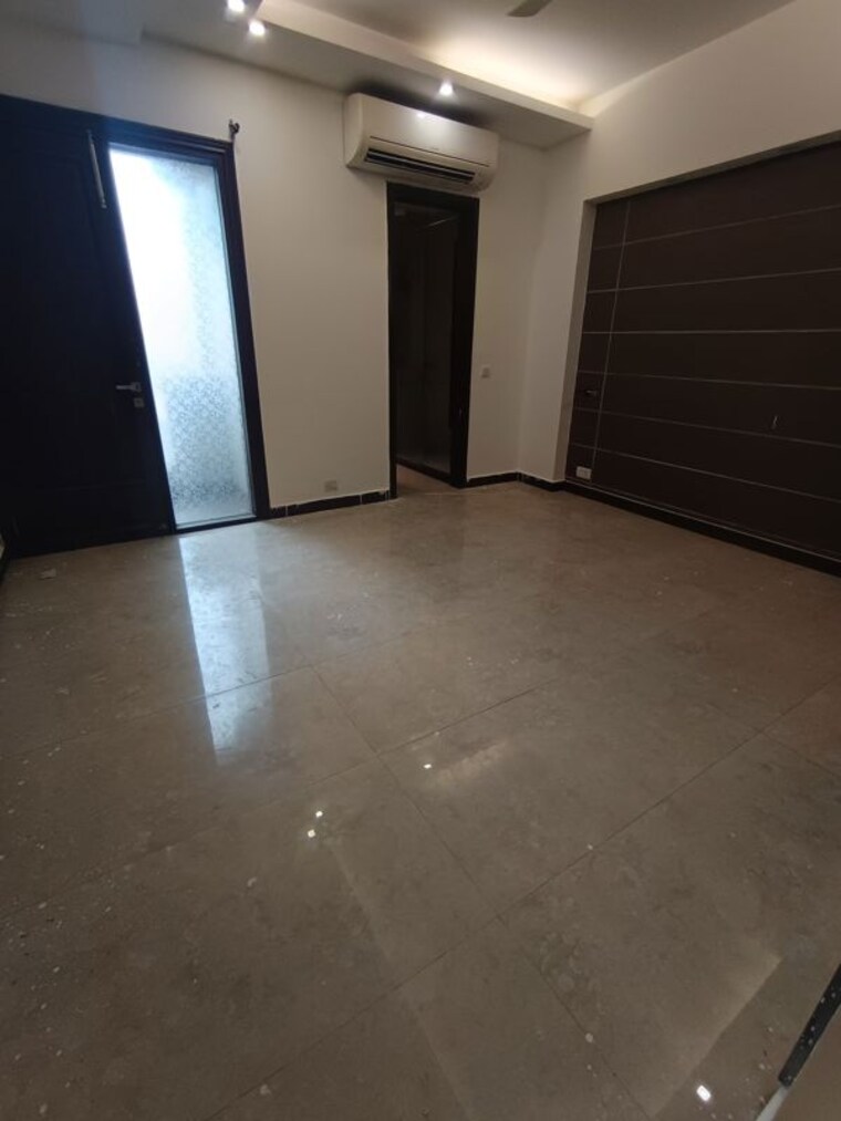 Room, shivalik colony 3 Bedroom 200 Sq.Yd. Builder Floor In Shivalik Colony Delhi 10144866
