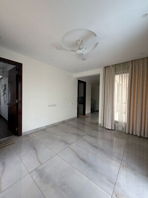 Room in 4 BHK Villa at Mantri Group Mantri Euphoria, Narsingi – for Rent