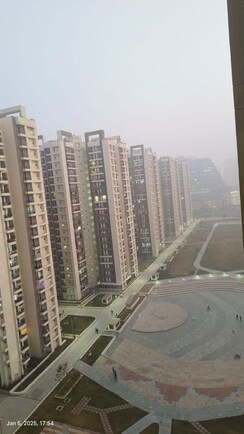 3 BHK + Extra Room Apartment For Sale in Amrapali Golf Homes
